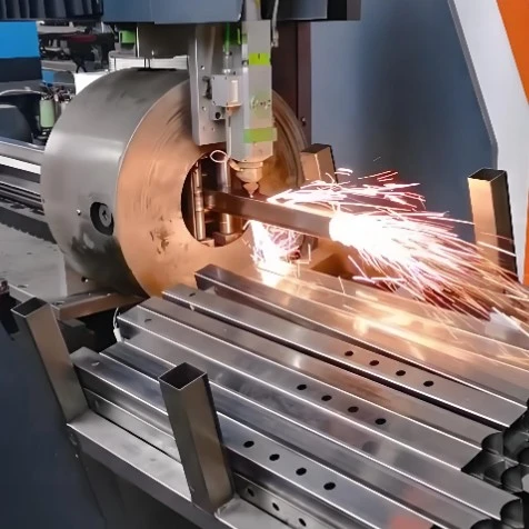 Taglio laser di precisione in acciaio